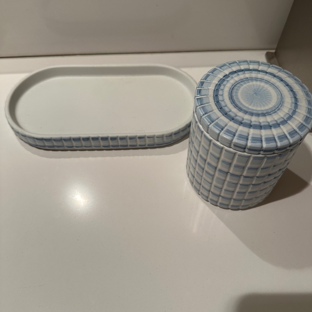 NEW UGG Australia Ombré Blue Ribs Ceramic‎ Vanity Tray & Jar w Lid Bathroom $60